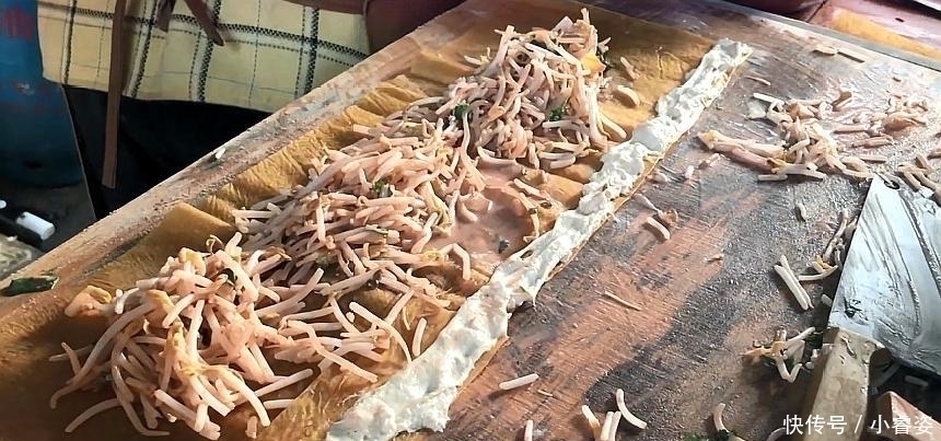 怪大娘卖“人气”早餐,人均10元随你吃,食客她就不卖给小学生