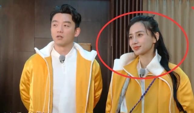 苗苗意外现身《跑男》，郑恺瞬间耳朵发红，baby反应却懒得装了