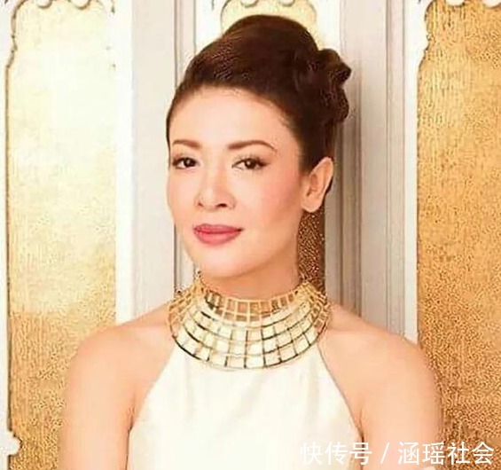 写真!泰国最美王妃被废前夕设计师跪地给她整理衣服,纵容娘家人圈钱