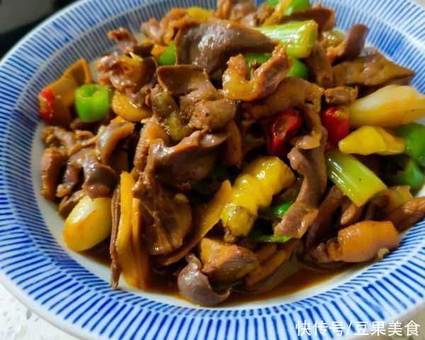 下饭|#巨下饭的家常菜#爆炒鸡杂香辣入味开胃下饭