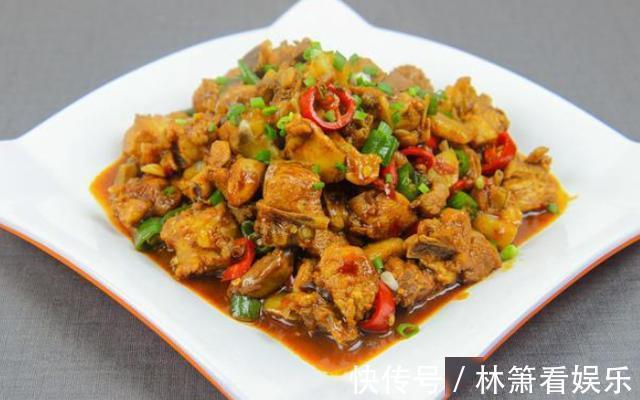 农家小炒美味，青椒鸡简单好吃，味道棒，自己最爱豆豉蒸排骨