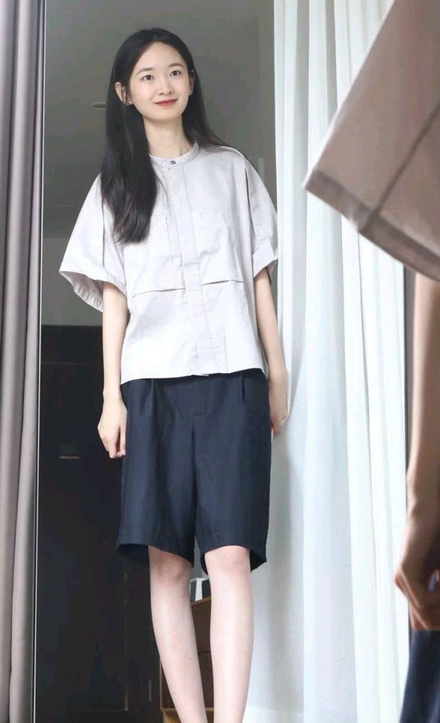 半截裤|只要穿对了，简约的穿搭风格也很撩人，既时髦又有气质