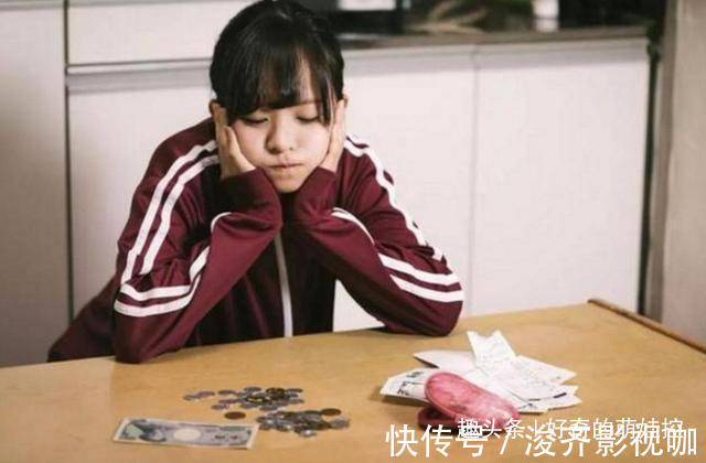 孩子|“爸爸,给20块钱”,两位爸爸不同的做法,20年后孩子高见立下