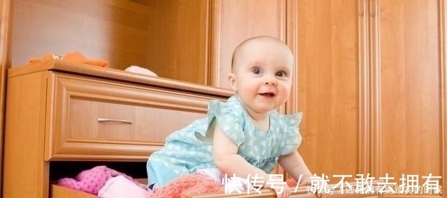 冰箱|一不留神,小宝的手就被冰箱门夹到了;孩子每天要面临多少危险?