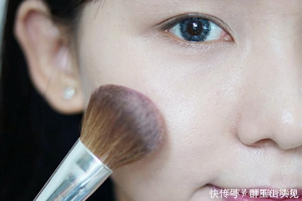 女人再忙也要记住出门尽量化淡妆,教你正确顺序,简单又漂亮