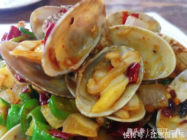  酱油|花蛤又出新吃法，不炒也不炖，加上酱油和蚝油，3分钟就能做好