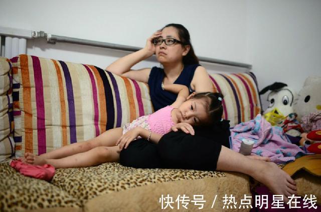 男孩|产妇生下7.7斤男宝,逗老公说生的是女儿,丈夫的反应让宝妈泪奔