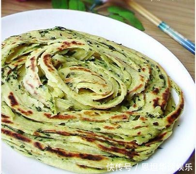 红薯做成这个手抓饼一家人抢着吃,吃了以后就停不下来了,美味又解馋