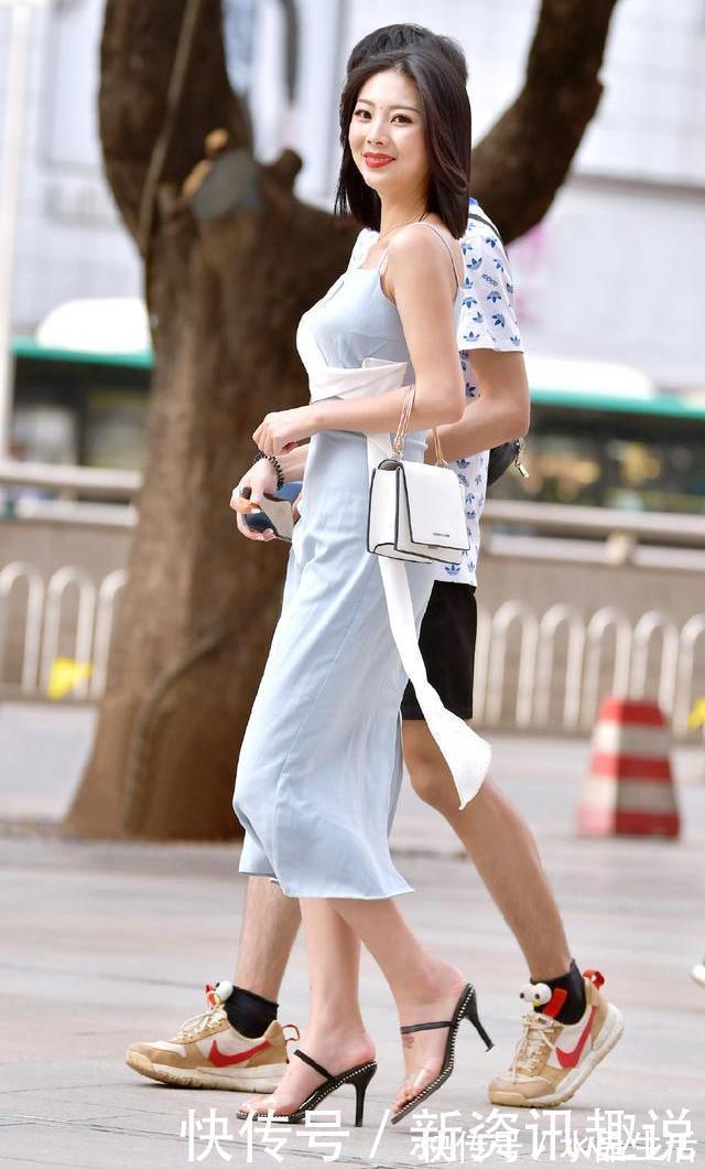 吊带裙 短发小姐姐一袭高质感吊带裙,清新时尚,打造苗条身材