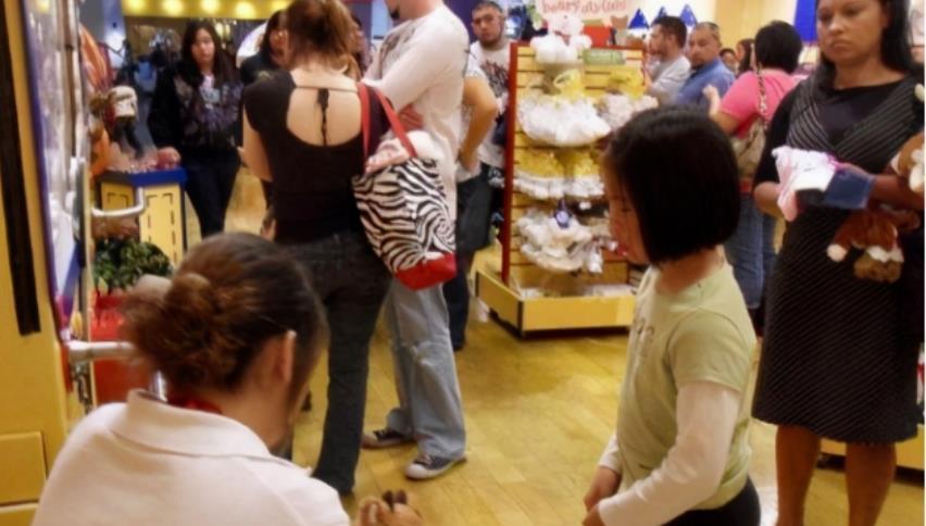 宝妈|“妈妈别打我,我再也不买了”,6岁娃求饶,父母情绪失控太可怕