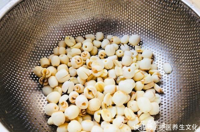 入冬后,遇到此碱性水果别手软,现在正当季,营养极高,别不懂吃