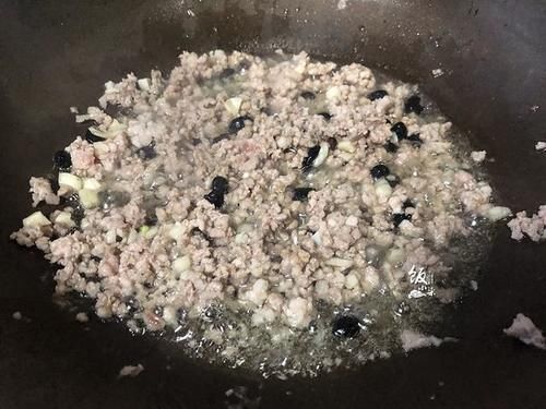 绝配|豆角和它是绝配,炒一盘下饭,保证一粒米饭都不剩,太香了