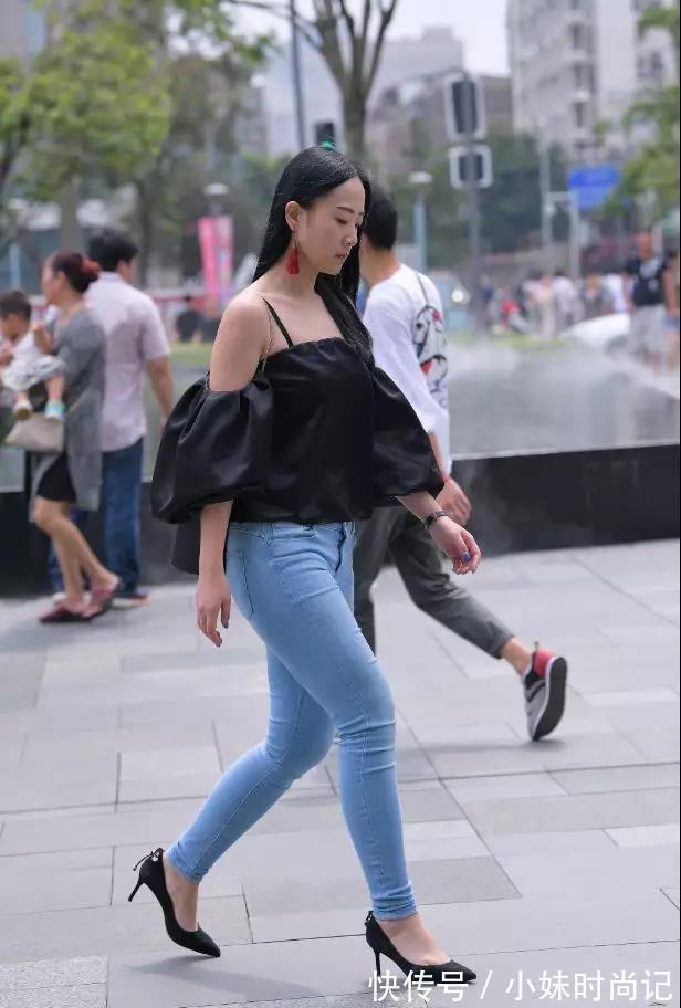 路人 街拍路人,俏皮活泼,显瘦可爱的穿搭参考,能让你成为全场的亮点