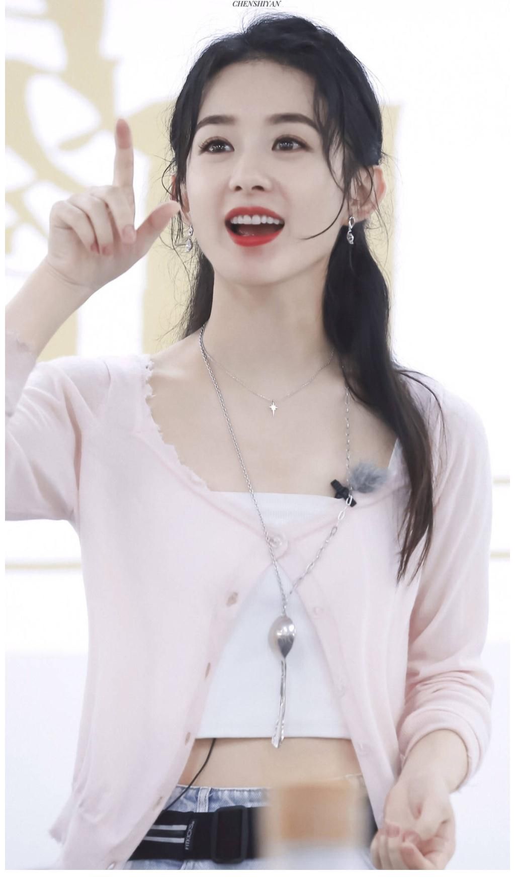 中餐厅|中餐厅赵丽颖张碧晨同框，被爆和华晨宇有孩子后，她反倒红了？