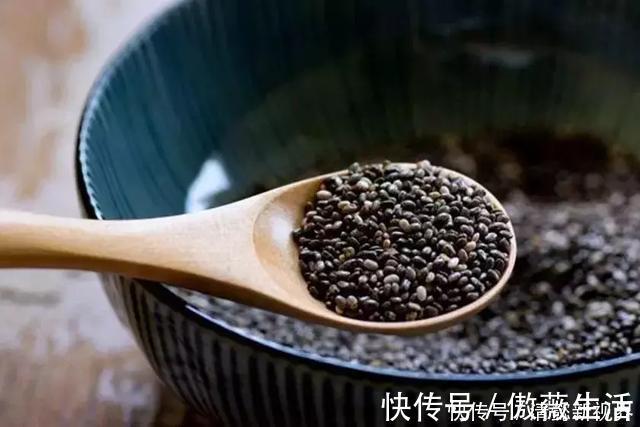 维生素e|营养师建议皮肤差的女人，可以多吃这10种食物，越吃越美！