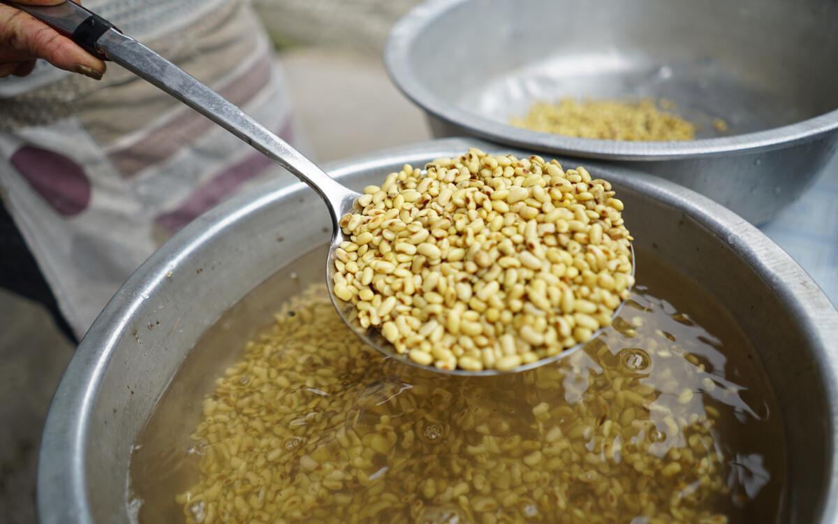 打豆浆时,用生豆还是熟豆?多做一步,豆浆又香又浓,还没残渣