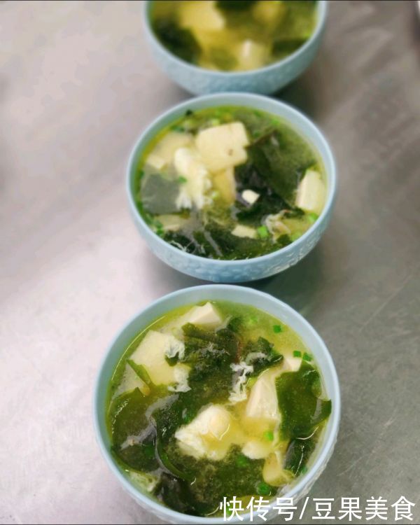 裙带菜豆腐汤|用裙带菜豆腐汤 可以勾住家人的胃
