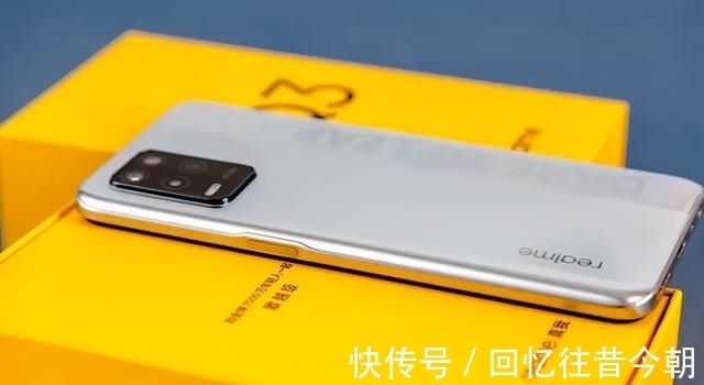 和你在一起|最能打的千元5G手机，120Hz+5000毫安+液冷散热，红米也得矮一头