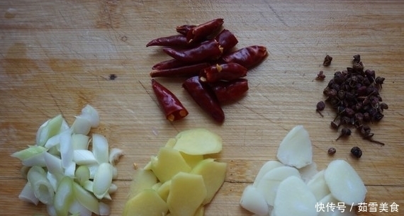 土腥味|炒泥鳅下锅前,很多人都没做这一步,难怪有股土腥味