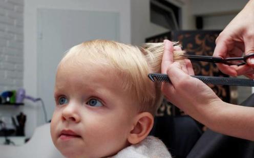 宝宝|什么时候为孩子剃胎毛最好最佳时间并非满月,家长可别再弄错了