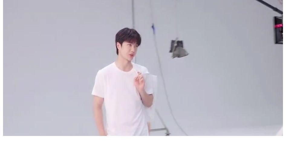 拍摄|王一博解锁新身份，拍摄花絮奶气十足，热评第一却不满