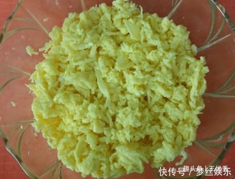 包饺子，韭菜直接拌馅是不对的，学会正确顺序，韭菜鲜香不出水