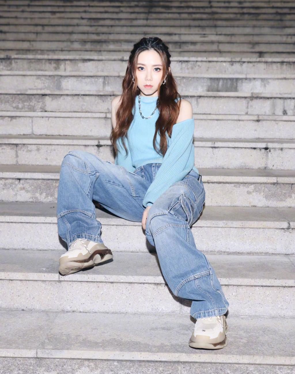 搭配|为什么同样是蓝色衣服,咱就没邓紫棋穿得好看