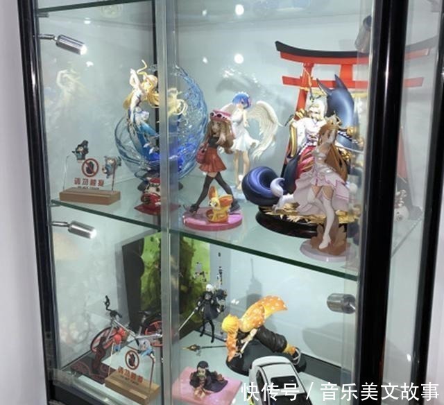 外貌|用保鲜袋来防止手办落灰尘,路人反应买个手办柜岂不是更好