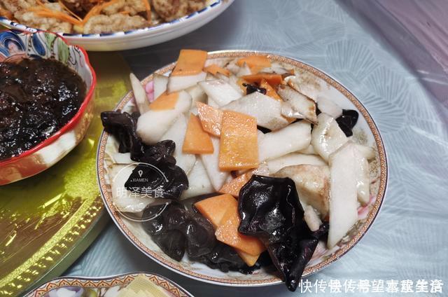 请朋友在家吃饭,花150元做了六道菜,去餐馆吃最少要几百元