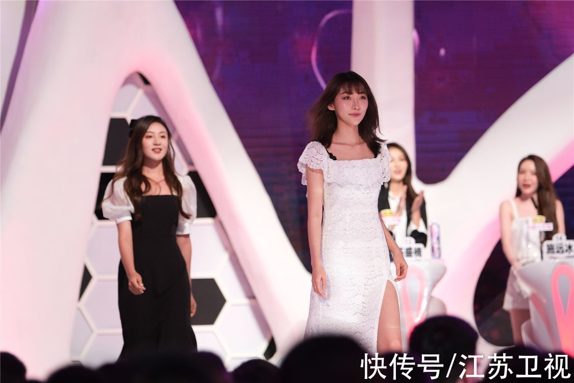 孟非|《非诚勿扰》优质男嘉宾引集体“爆灯”恋人之间不要猜来猜去