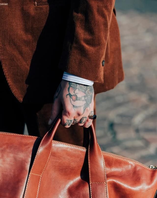 包袋品牌那么多,为什么只有它能征服所有挑剔有品绅男