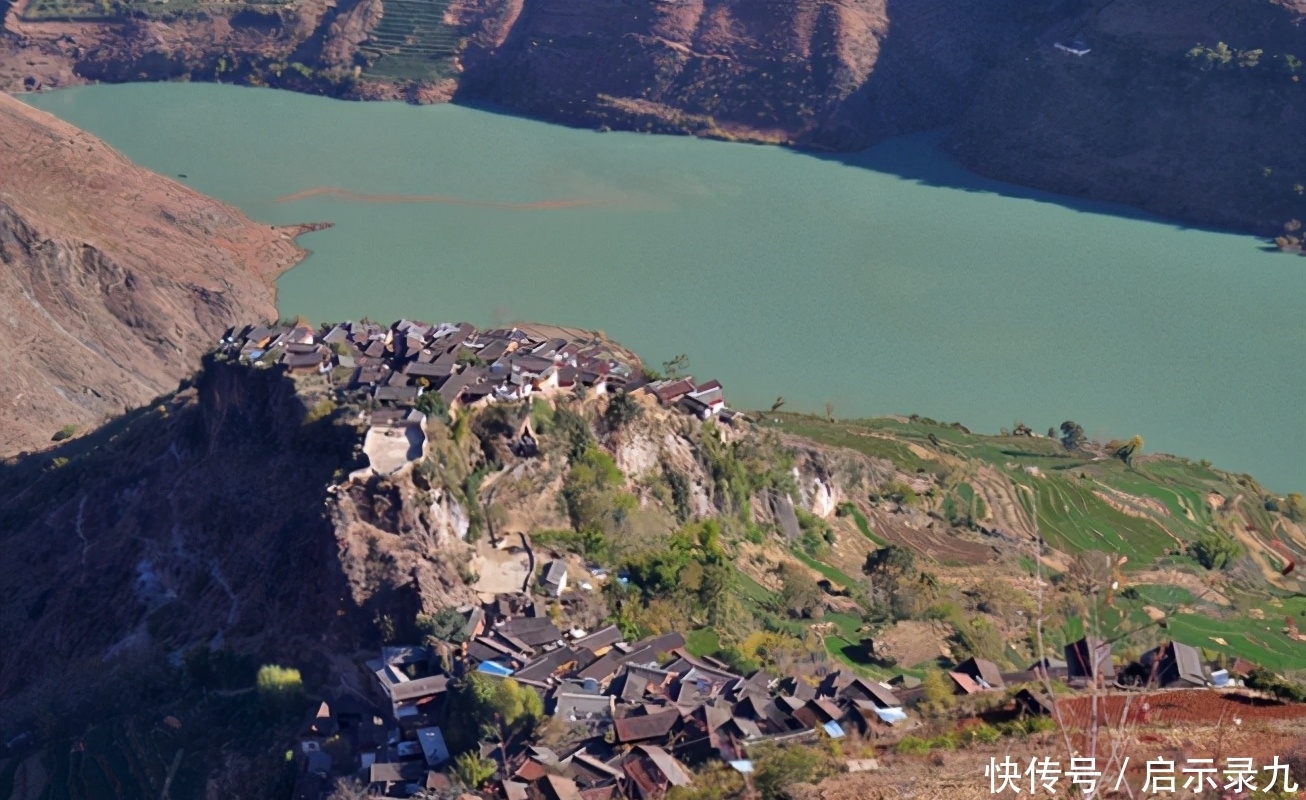 云南“与世隔绝”的村庄，居民住在石头上，为抵抗外来入侵