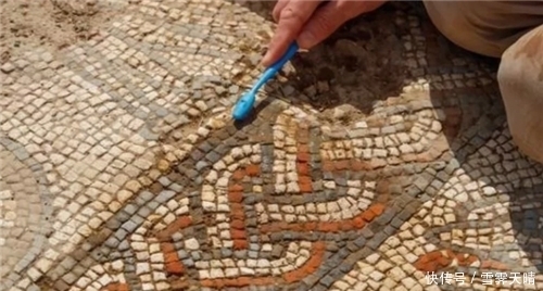 英国考古学|英国出土1600年前壁画,考古发现简体中文,上刻:吉姆在这里