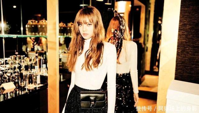 杰尼|jennie拍照用力过猛,小香风套装配包包,与lisa反差明显