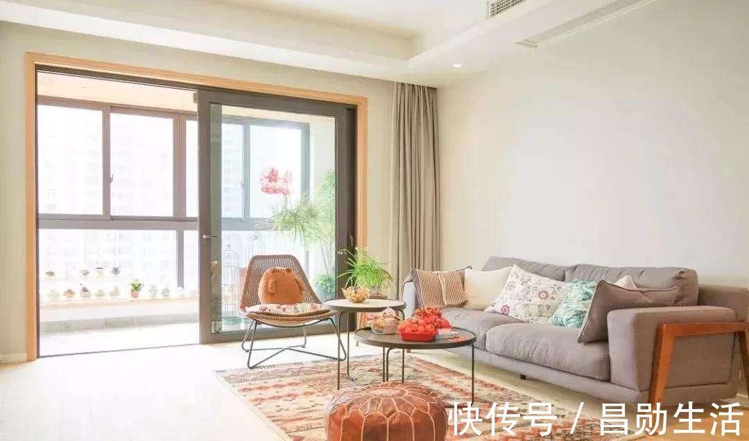 阳台上|阳台万万不要装推拉门,有钱人就不会这样做,后悔我家装太早了