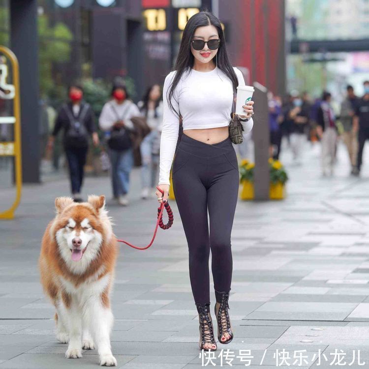 潮流 洋气甜美的打底裤穿搭更显潮流气质,百搭耐看又大方,充满童趣