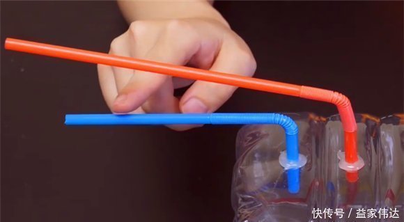 小苏打|空油桶不要扔,在上面插两根吸管,放在阳台上,全家人都要抢着用