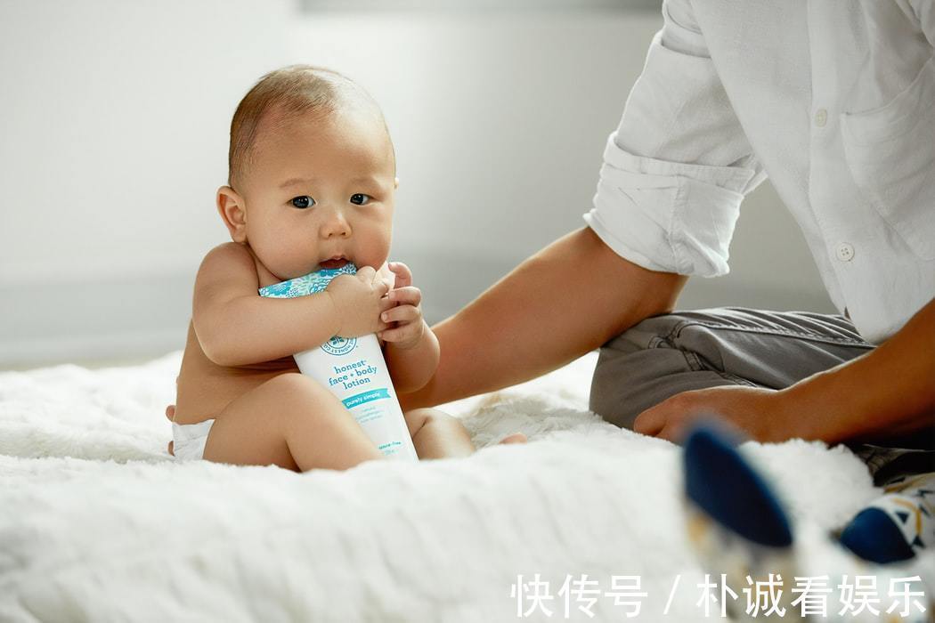 宝宝|新生儿多久翻身算正常多数在这个月份前,太晚宝妈要留心