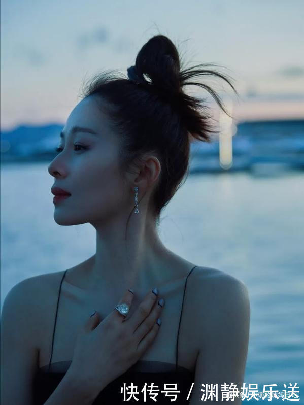 女人不管奔几，尽量少戴这5种“饰品”，显廉价没气质还很掉价