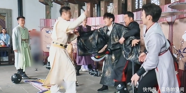 搞笑 《奔跑吧》玩游戏不懂规则让人愁,李晨刻意搞笑,彻底变身综艺人