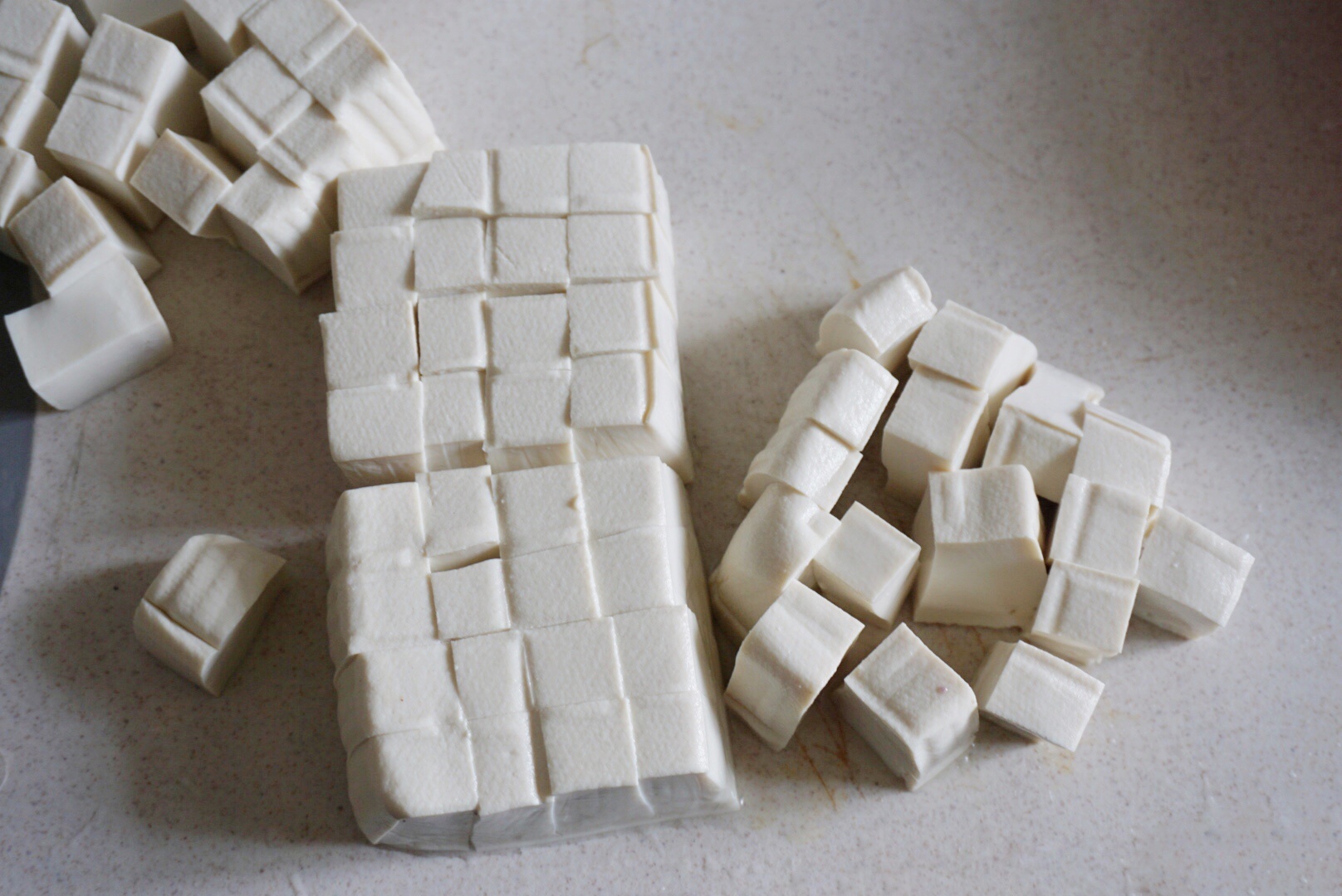 家常红烧豆腐这样做,嫩滑入味,几分钟完成