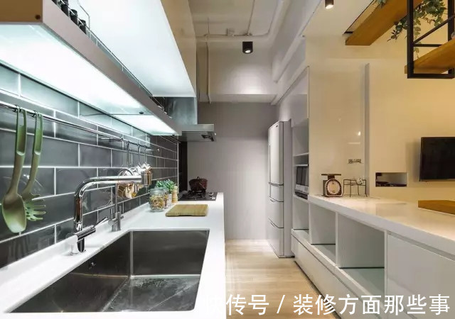 梳妆台|90平简约风二居室,床尾做收纳设计角落顺便改造成为梳妆台