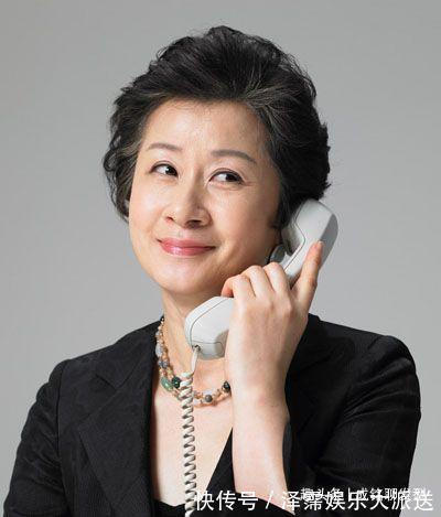 卷度 这才是六十岁女人最好看的发型，发量显多又好打理，白发更显气质