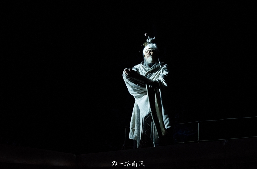 后半程|江西龙虎山出现创新演出,游客要边走边看,后半程还要坐船追着跑