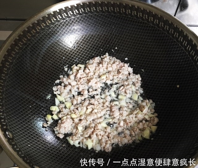 肉末茄丁,轻松干掉两碗米饭