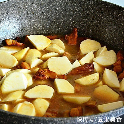 这道红烧肉烧芋头，分分钟光盘