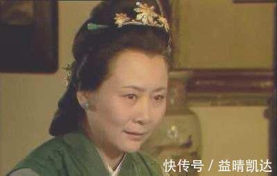 贾府&袭人劝架时,晴雯的一番话,揭露了袭人在贾府的真实处境