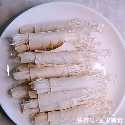 #清香麻爽秒入魂#金针菇豆皮卷,鲜香麻爽,好吃的没得说
