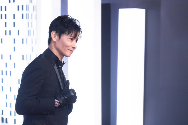 |情商高下立判！GAI找陈小春告状，张晋诙谐化解尴尬