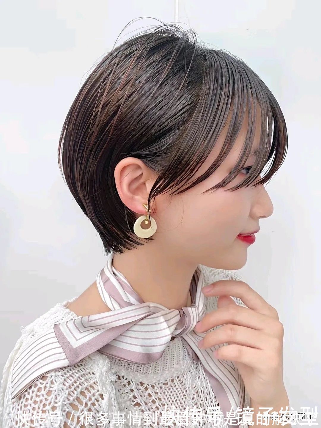 时尚 羊毛卷已过时,22款当下流行发型送给大家,直接剪就对了